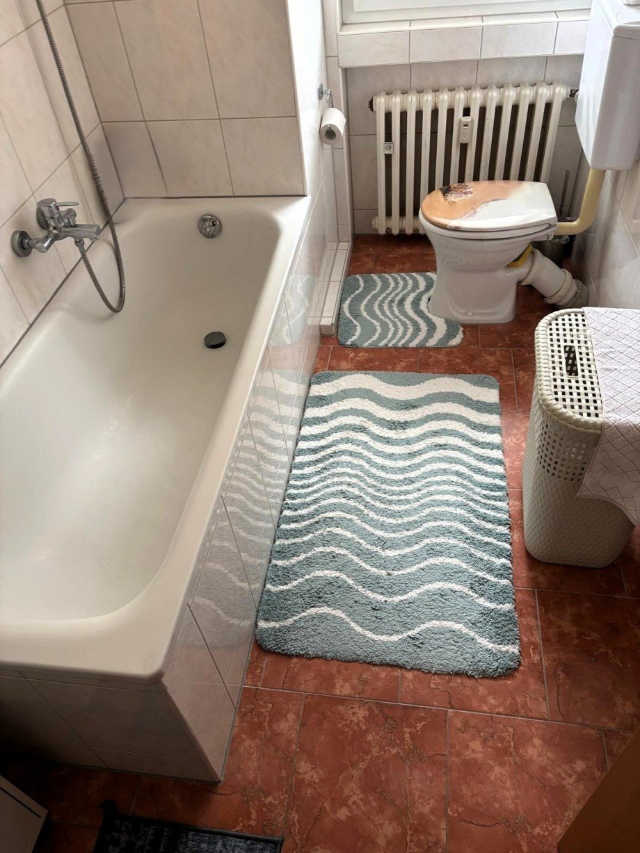 Wannenbad rechts Mehrfamilienhaus Essen