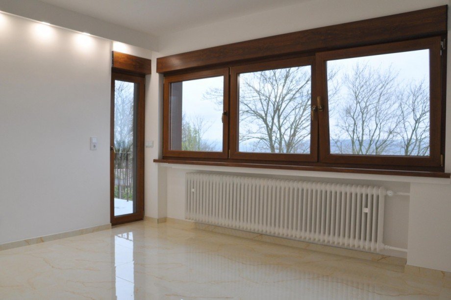 Wohnzimmer mit Zugang S�d-Balkon Etagenwohnung Herdecke