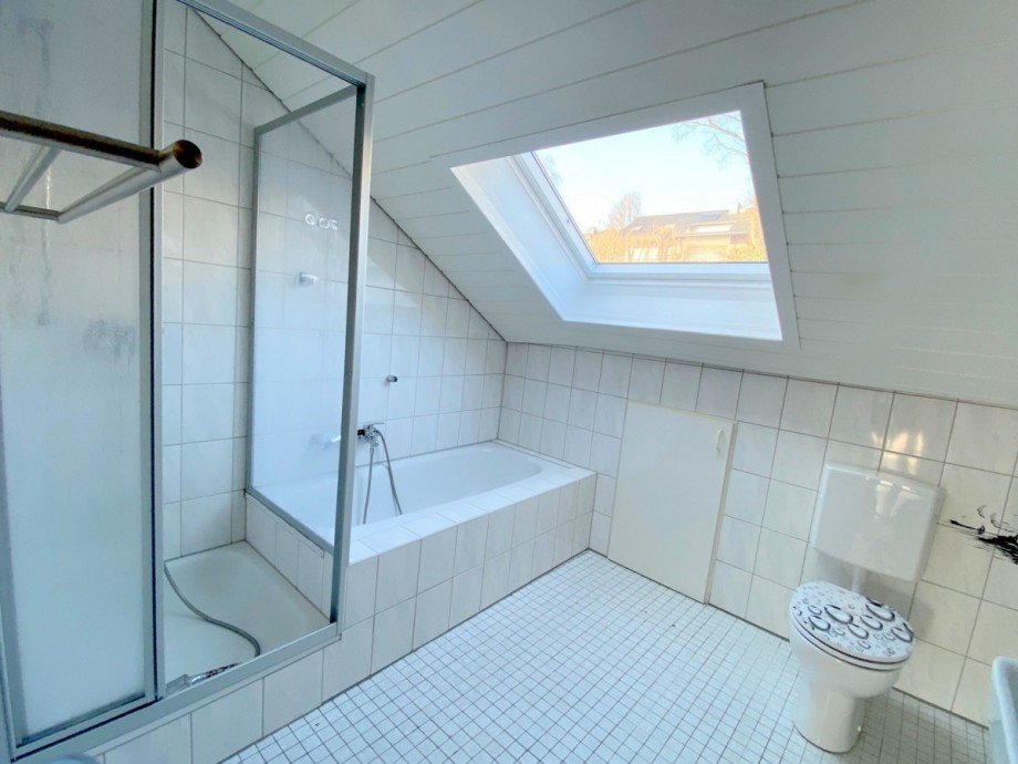 gro�es Bad Dachgeschosswohnung Herdecke
