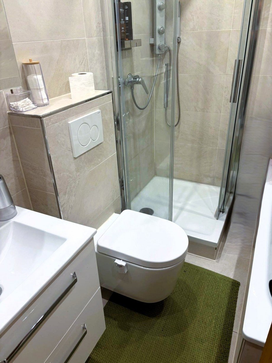 Dusch-Wannenbad links � Mehrfamilienhaus Essen